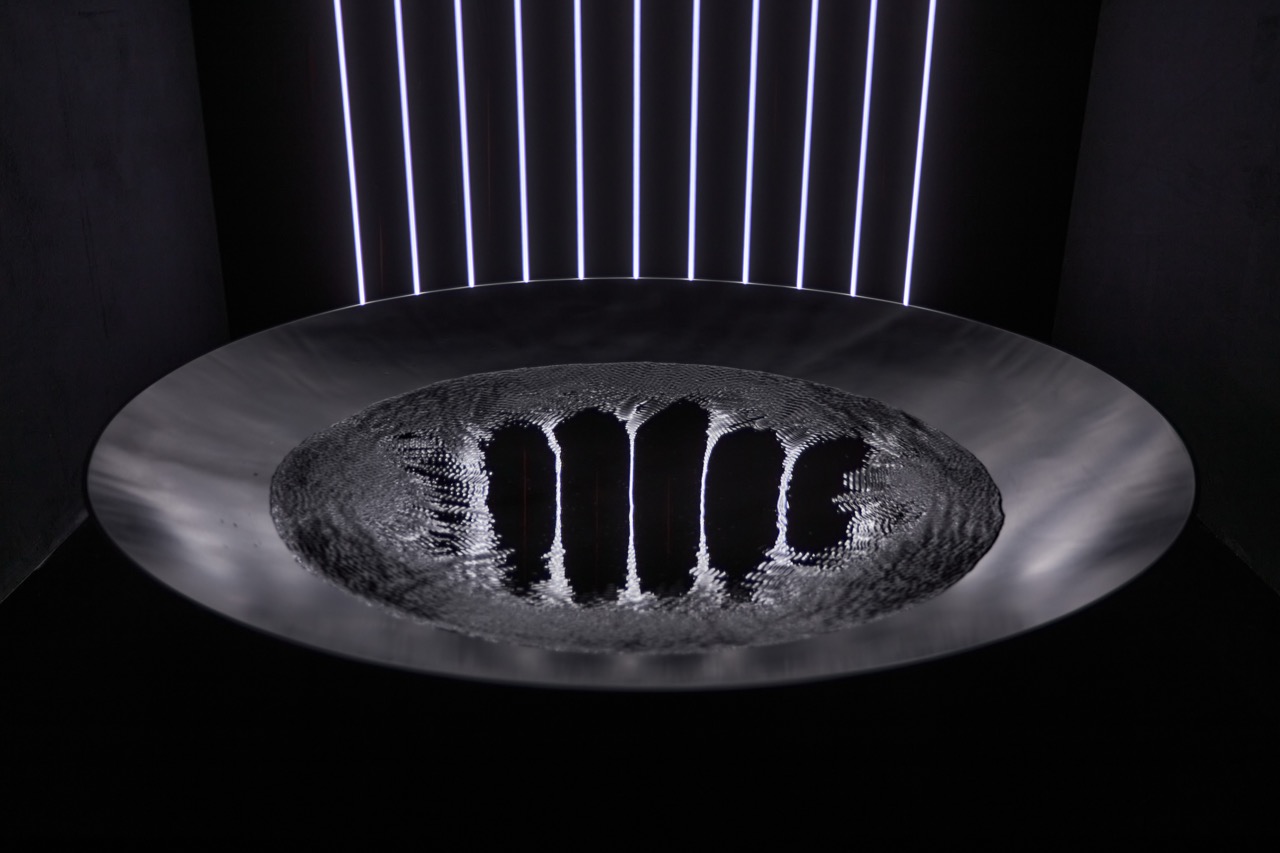 Carsten Nicolai: reflektor distortion (reflexió torzítás), 2016